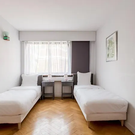 Eiffel Tower - 2br With Balcony - Cityapartmentstay Daire