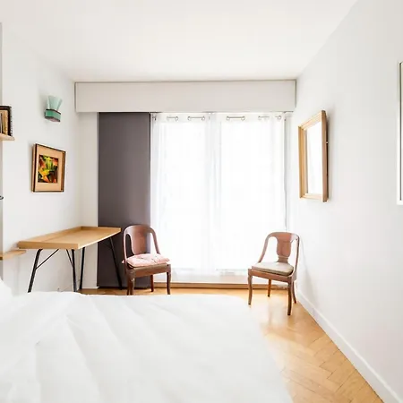 Daire Eiffel Tower - 2br With Balcony - Cityapartmentstay