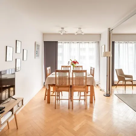 Eiffel Tower - 2br With Balcony - Cityapartmentstay *