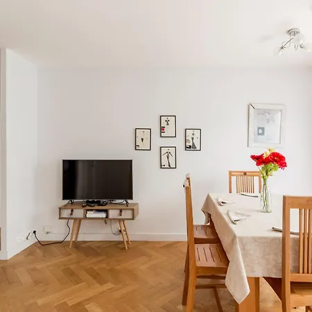 Daire Eiffel Tower - 2br With Balcony - Cityapartmentstay *