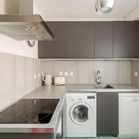 Daire Eiffel Tower - 2br With Balcony - Cityapartmentstay