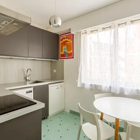 Daire Eiffel Tower - 2br With Balcony - Cityapartmentstay *