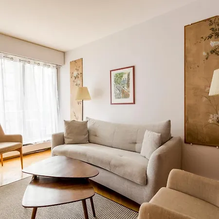 Eiffel Tower - 2br With Balcony - Cityapartmentstay *