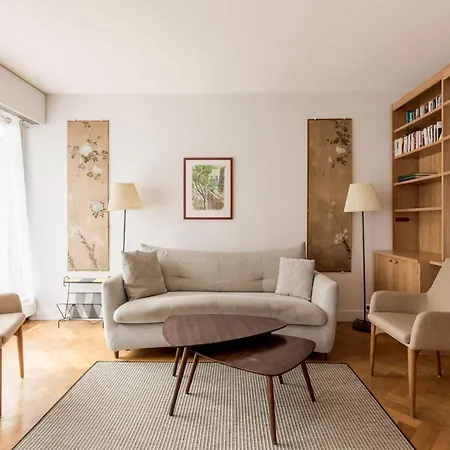 Eiffel Tower - 2br With Balcony - Cityapartmentstay Apartment