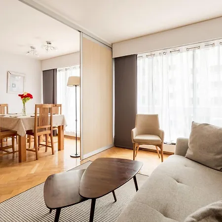 Eiffel Tower - 2br With Balcony - Cityapartmentstay *