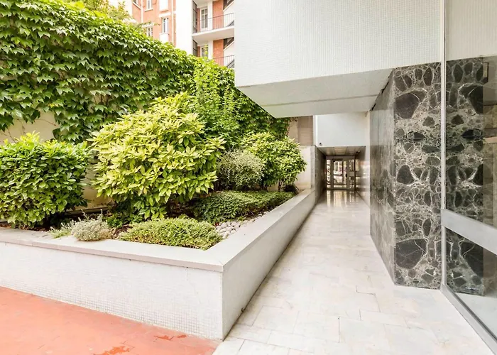 Appartement Eiffel Tower - 2br With Balcony - Cityapartmentstay
